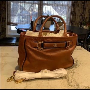 Tory Burch purse in good condition!